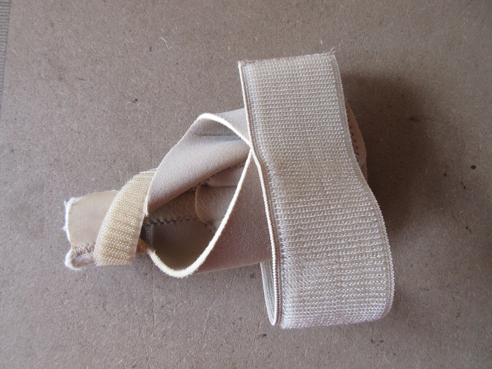 Mueller Thumb Spica Brace Medium (P358)