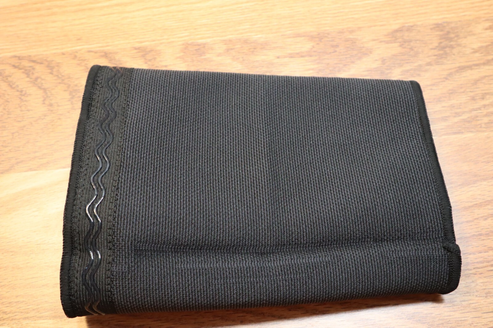 Run Forever Sports Black Thigh Compression Sleeve (1) Size Medium **NOT A PAIR**