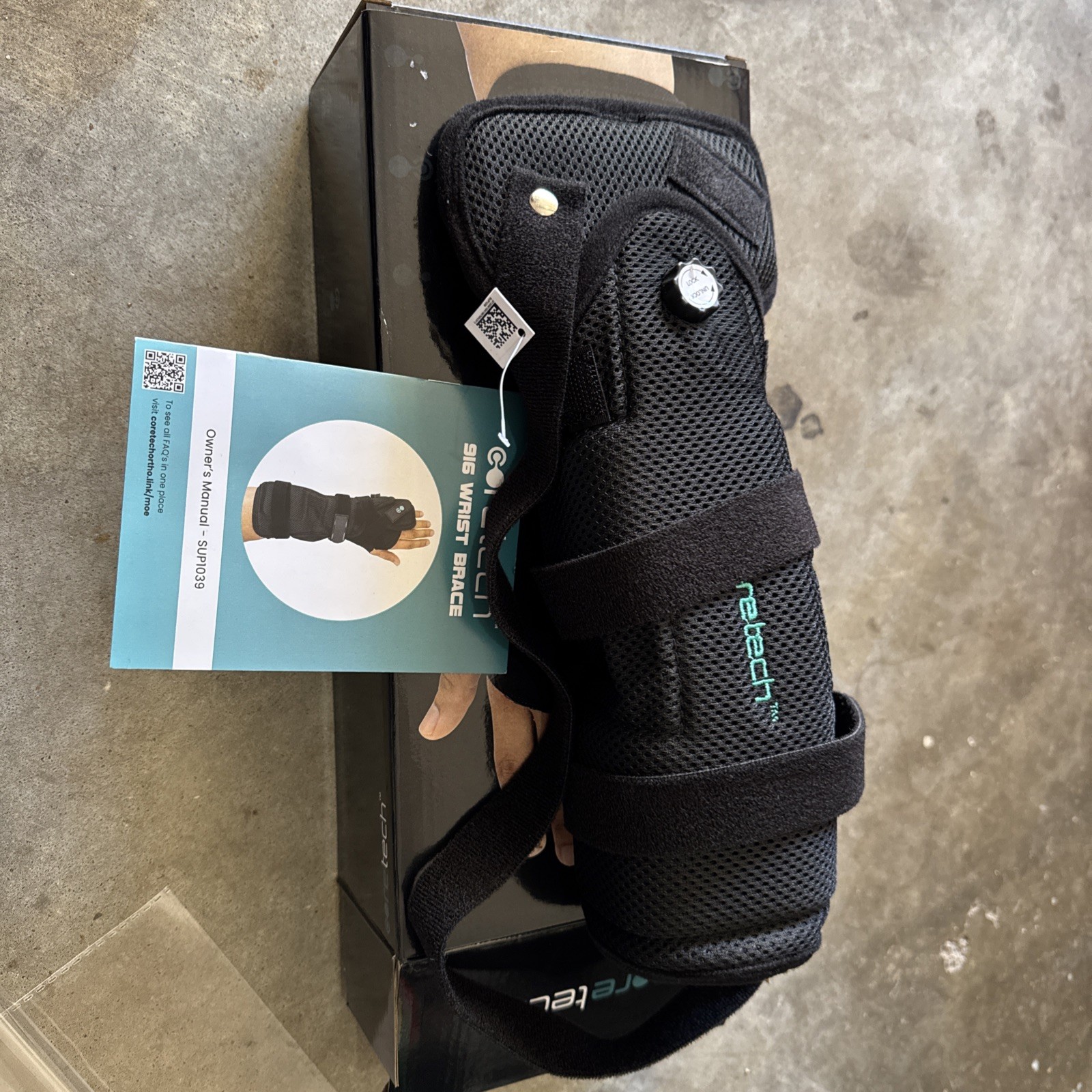 1 CORETECH 916 Left/Right Universal Wrist Brace/Splint – Black, Sprains Fracture