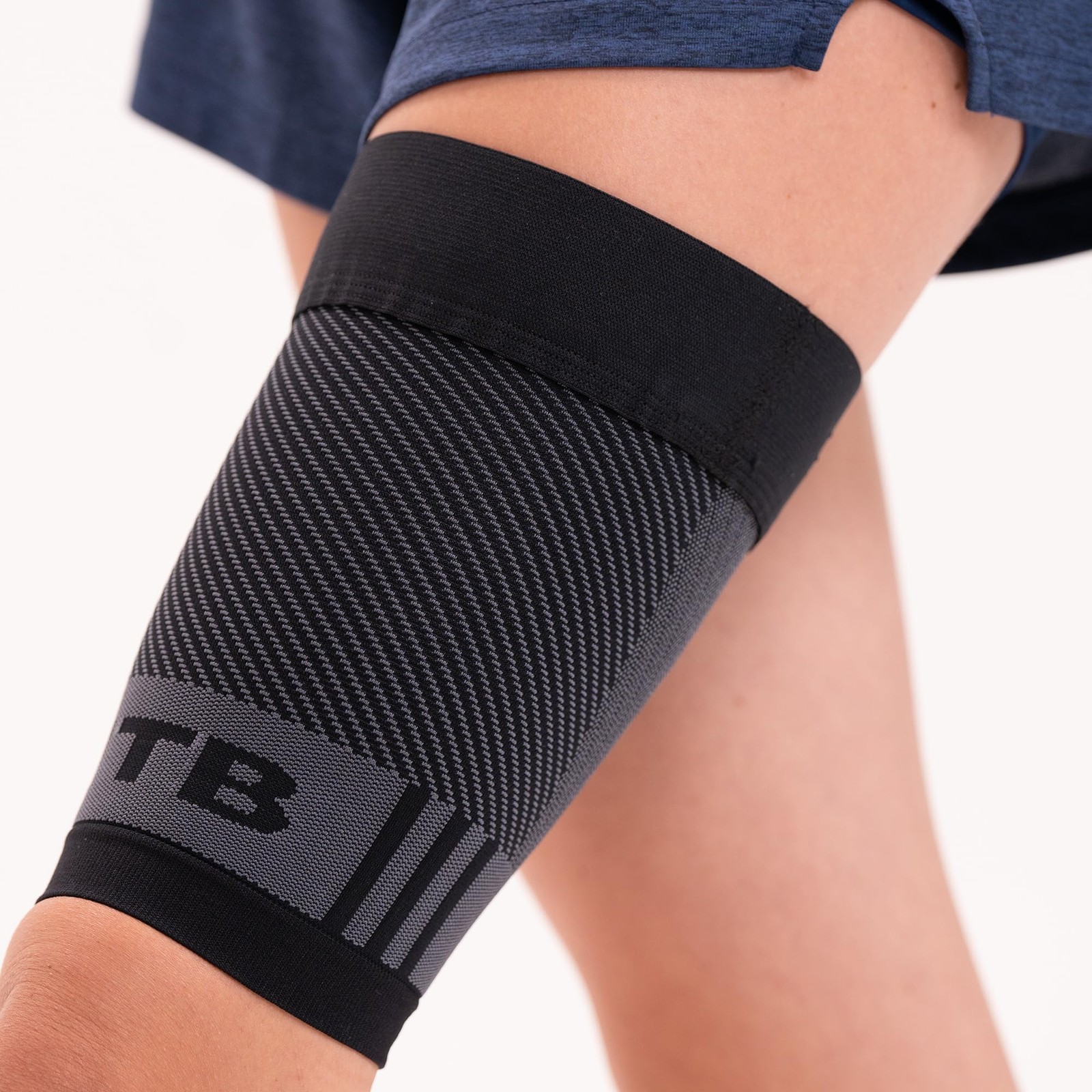 QS4 Compression Quad/Hamstring Sleeve with Iliotibial Band Brace for ITBS, ha…
