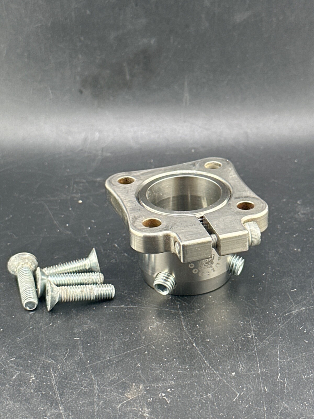 Prosthetic component adapter part. Bulldog female extend receiver with rotator