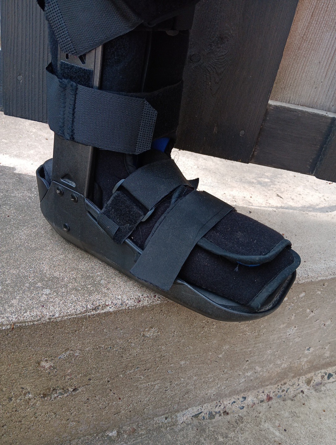 BREG Walking Boot Medical High Top Ankle Surgery Brace Sz Large Air Pump Lift