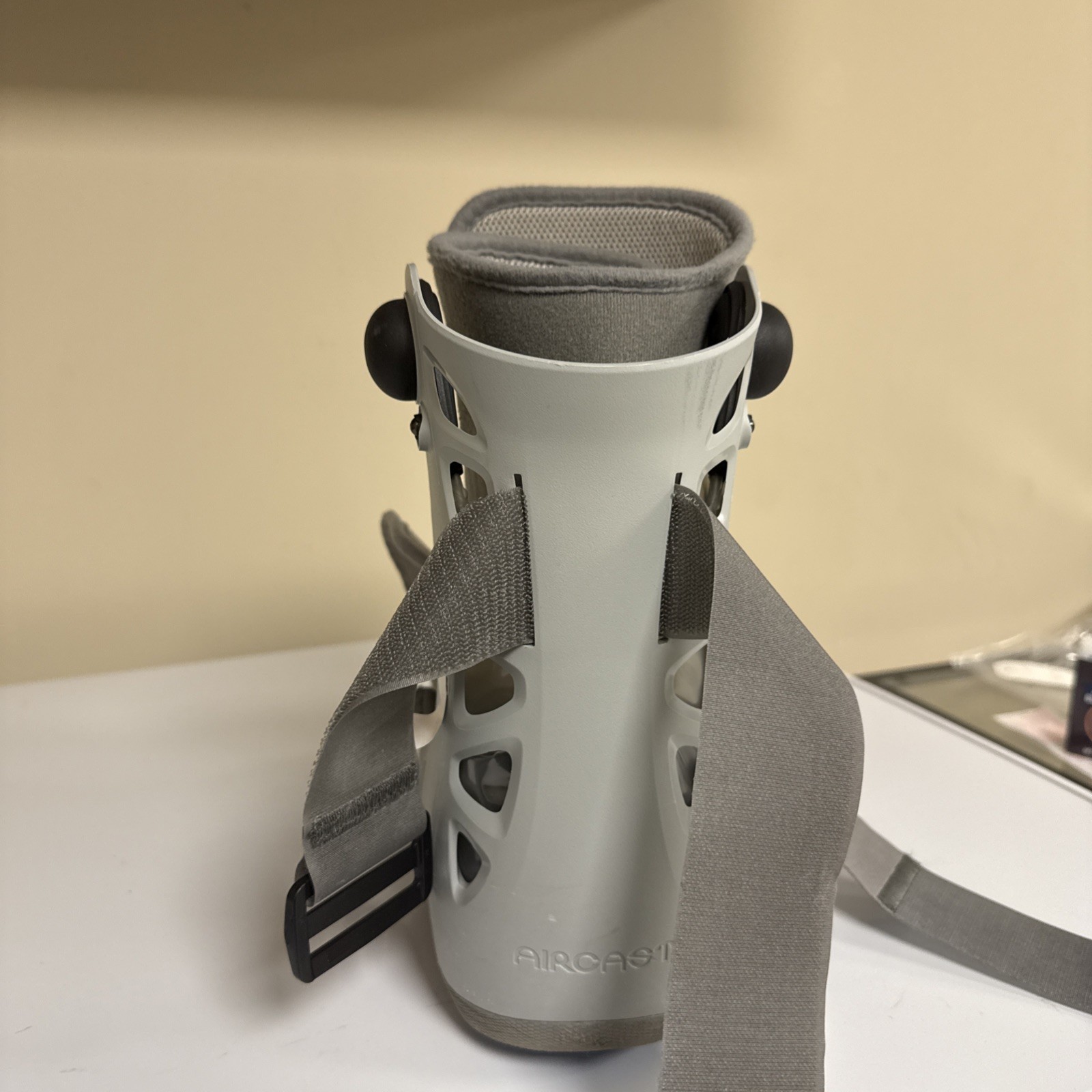 Aircast AirSelect Medium Standard Walker Boot Fracture Recovery Ankle Support