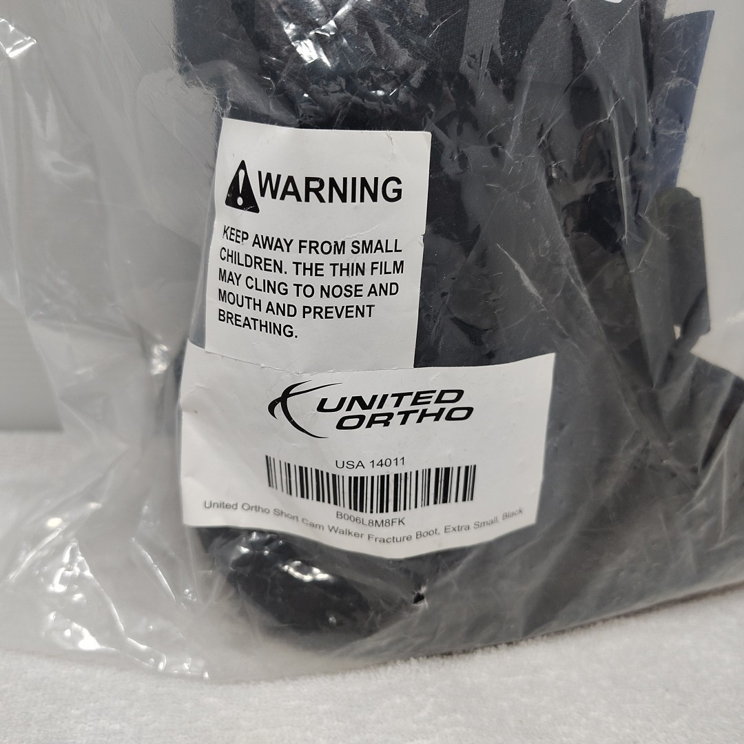 United Ortho Short Cam Walker Fracture Boot XS Black