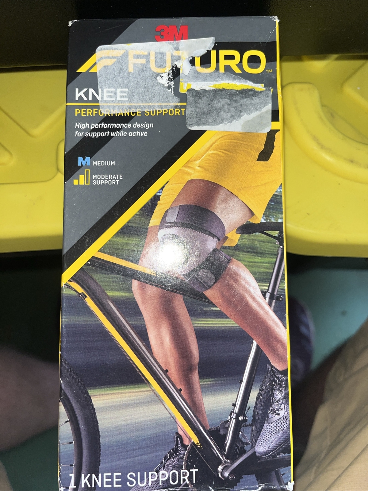 One Futuro Knee Performance Support Size Medium