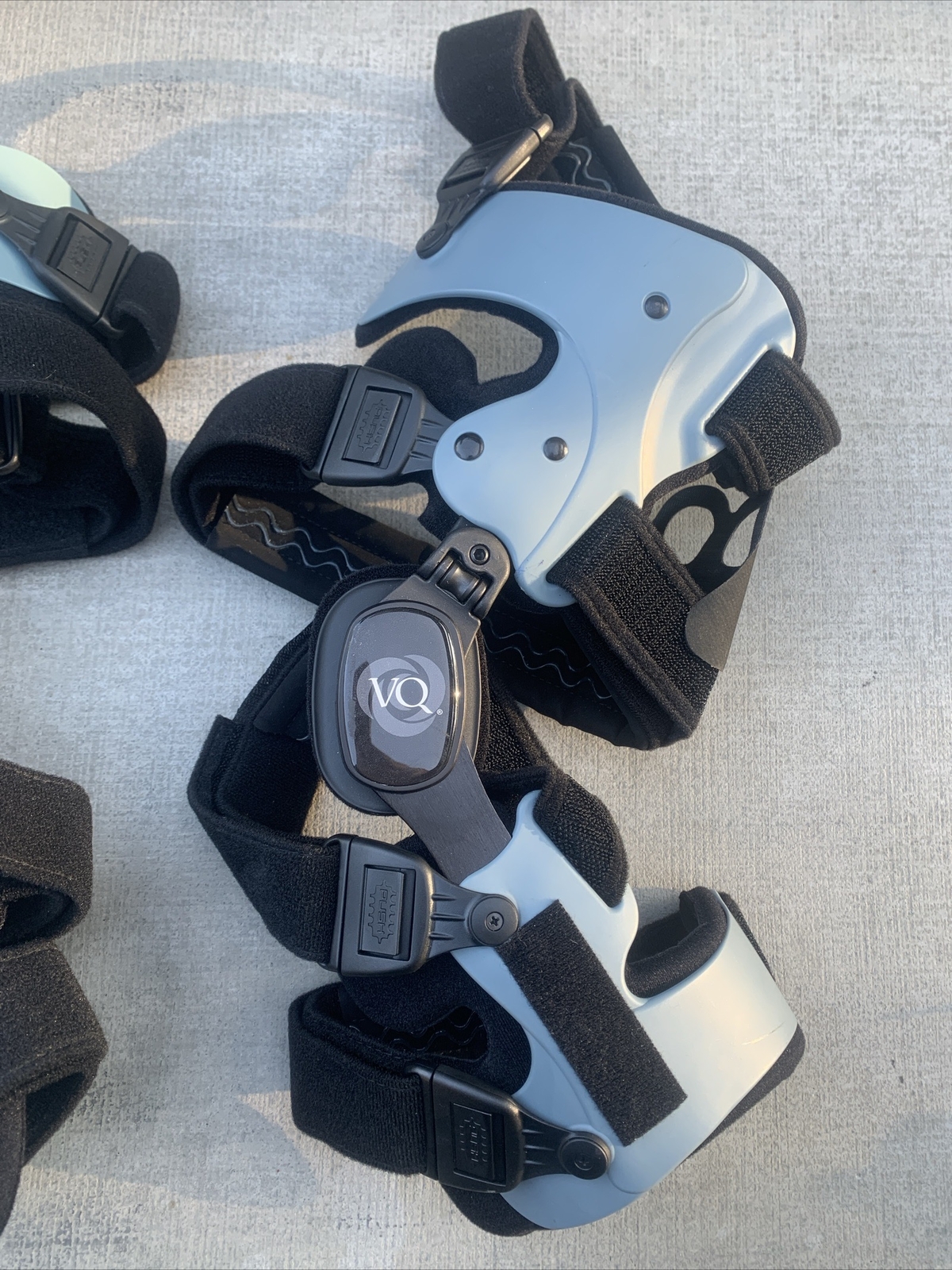 VQ OrthoCare Oactive Osteoarthritis Knee Brace RIGHT & LEFT knee.