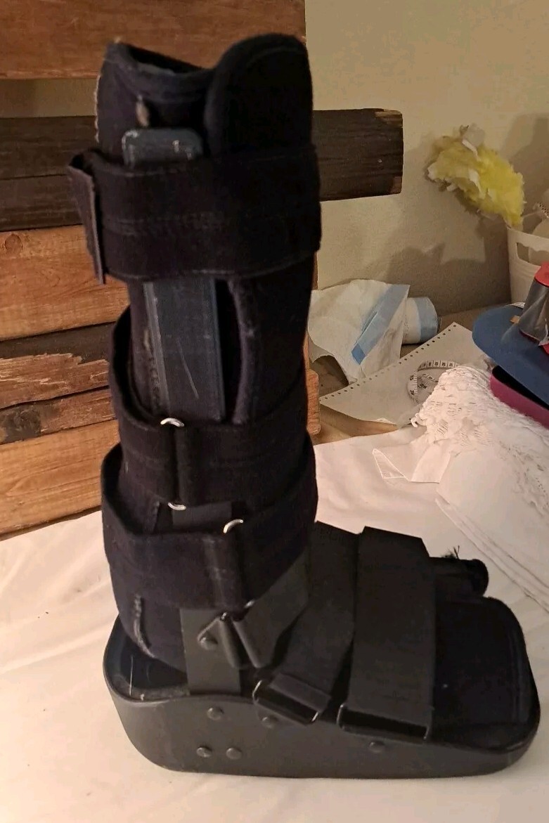 Maxtrax Orthopedic Walking Boot M Medium Brace Ankle Foot Protection DJO