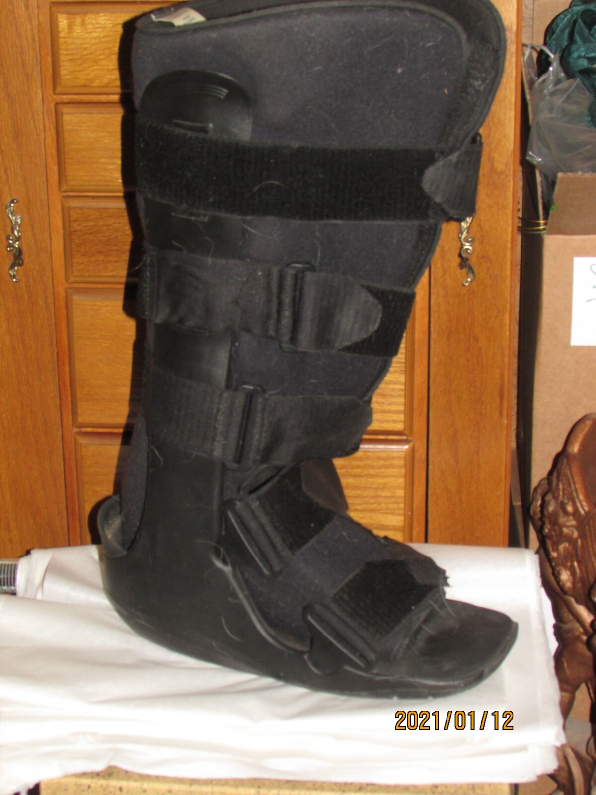 XcelTrax medium boot w/adjustable straps & air pump pressure medium (clst )