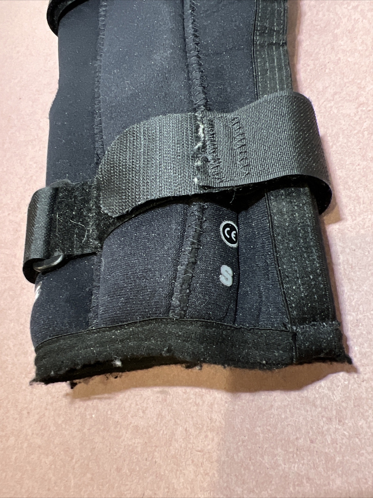 Breg Hinged Knee Brace, Wrap Around w/straps- Airmesh Size S – good used