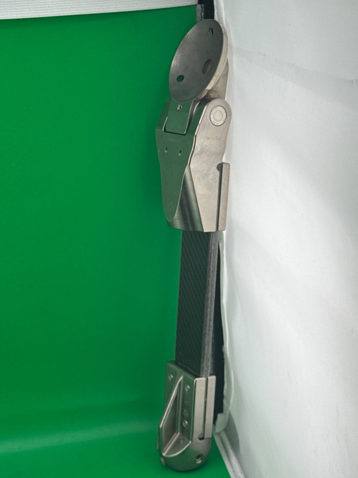 Medi prosthetic hip. Prosthetic external hip.