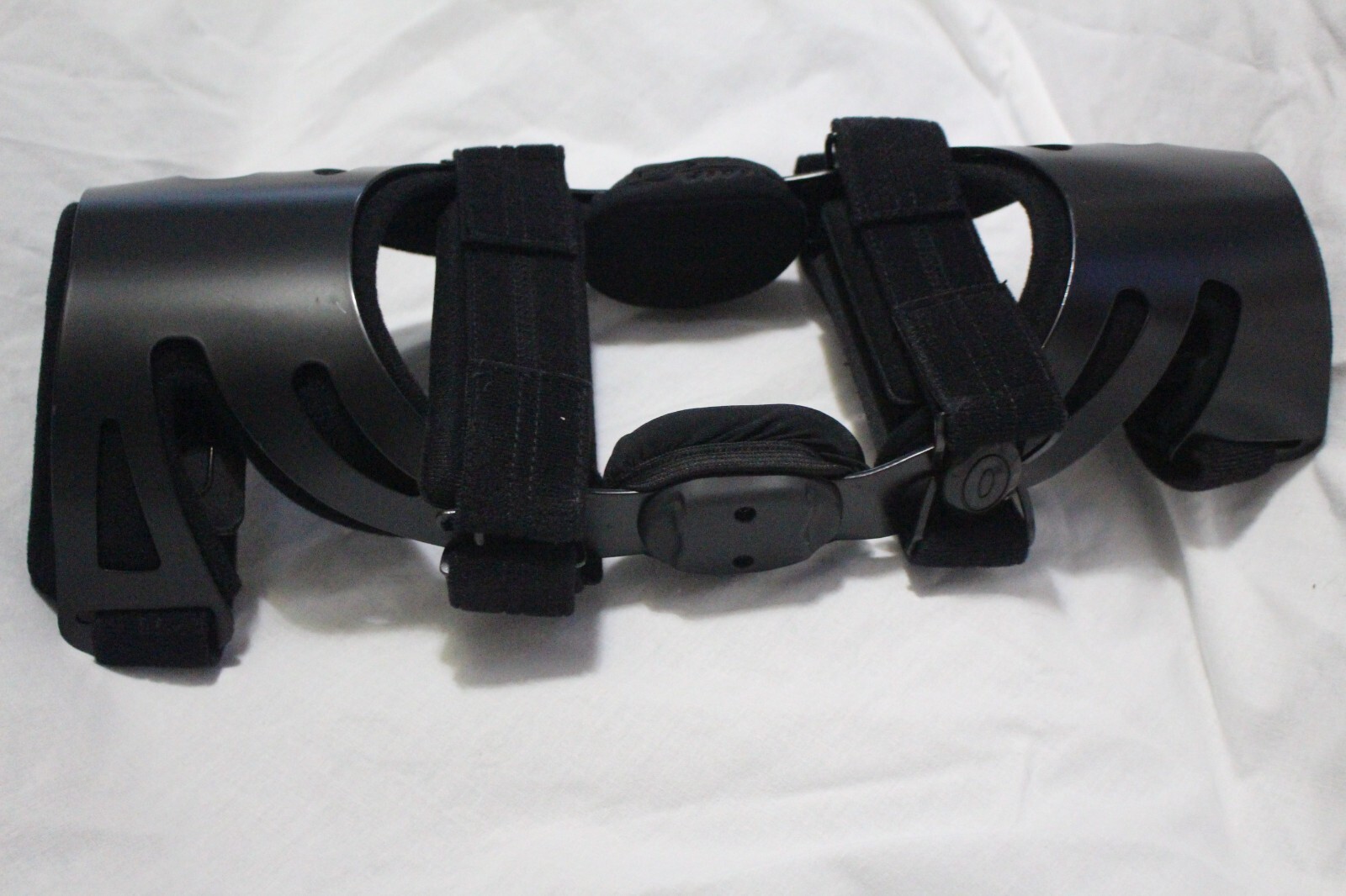 NEW Advanced Ortho Hinged ROM Sports Knee Brace for ACL 855 L Medium NIP