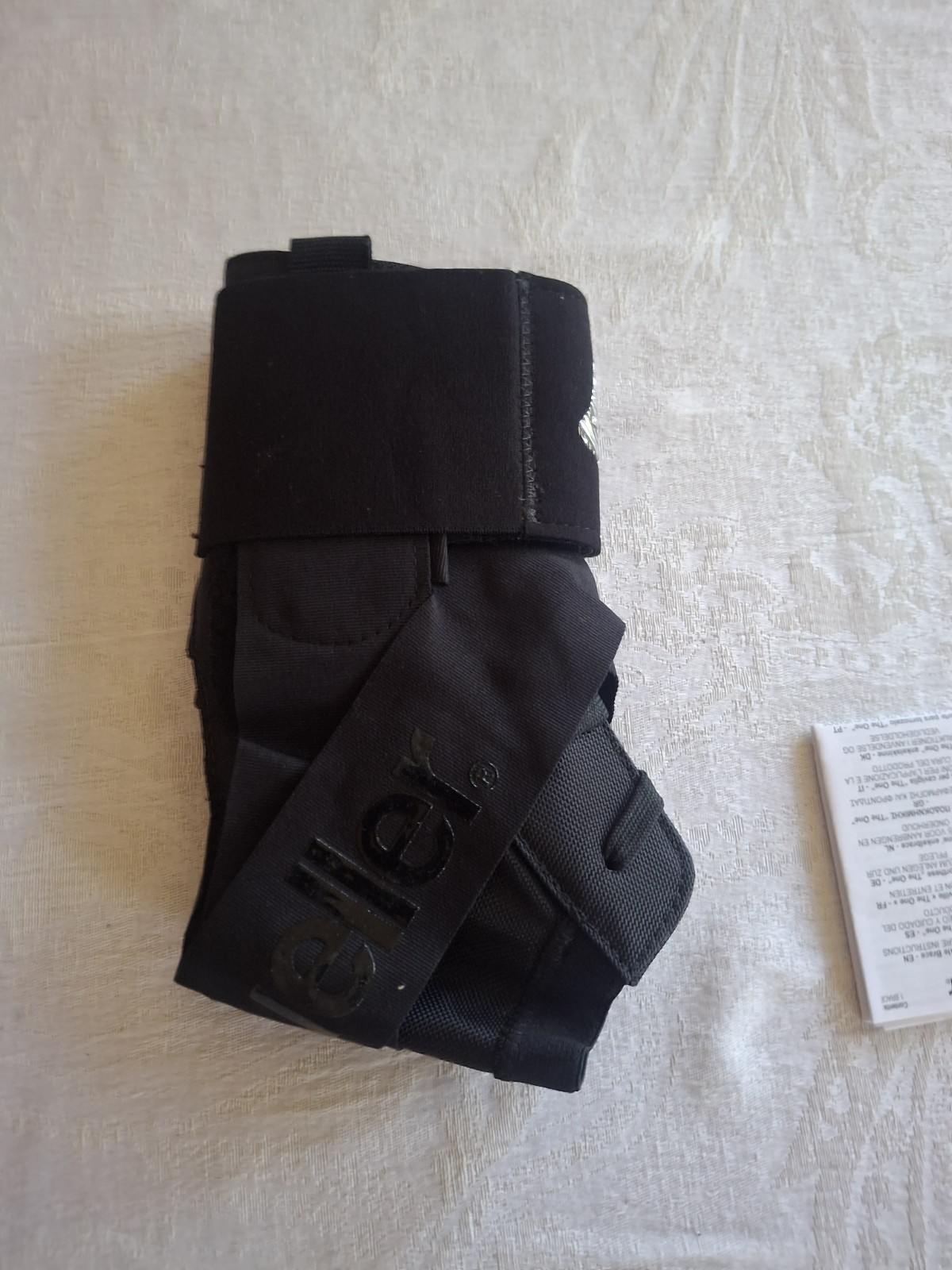 Mueller Sports Care Ankel Brace Size Small