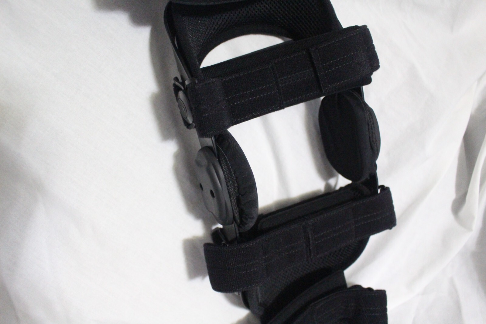 NEW Advanced Ortho Hinged ROM Sports Knee Brace for ACL 855 L Medium NIP