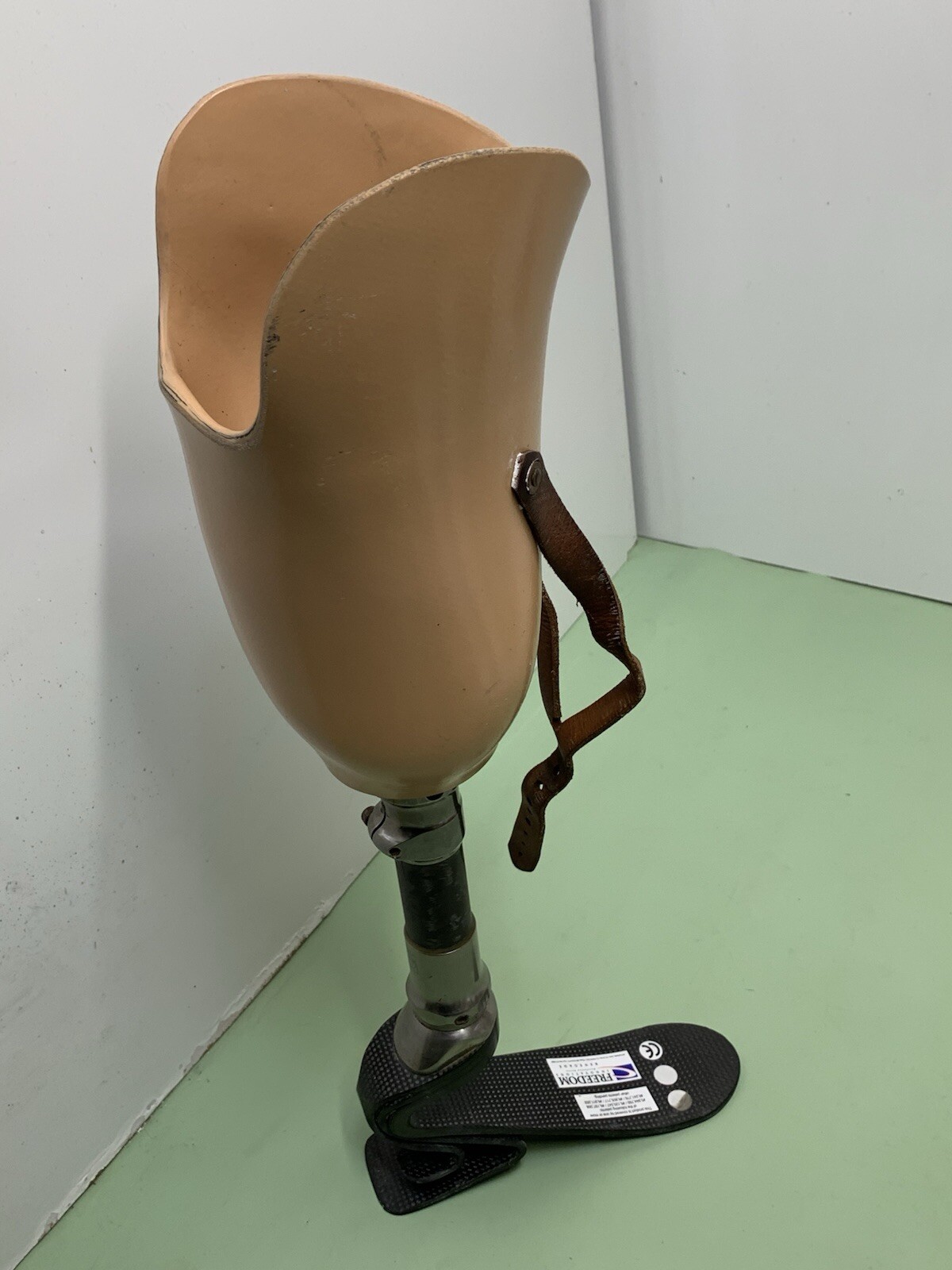 Artificial Leg Prosthetic Knee Titanium Carbon Fiber Ossur ￼￼