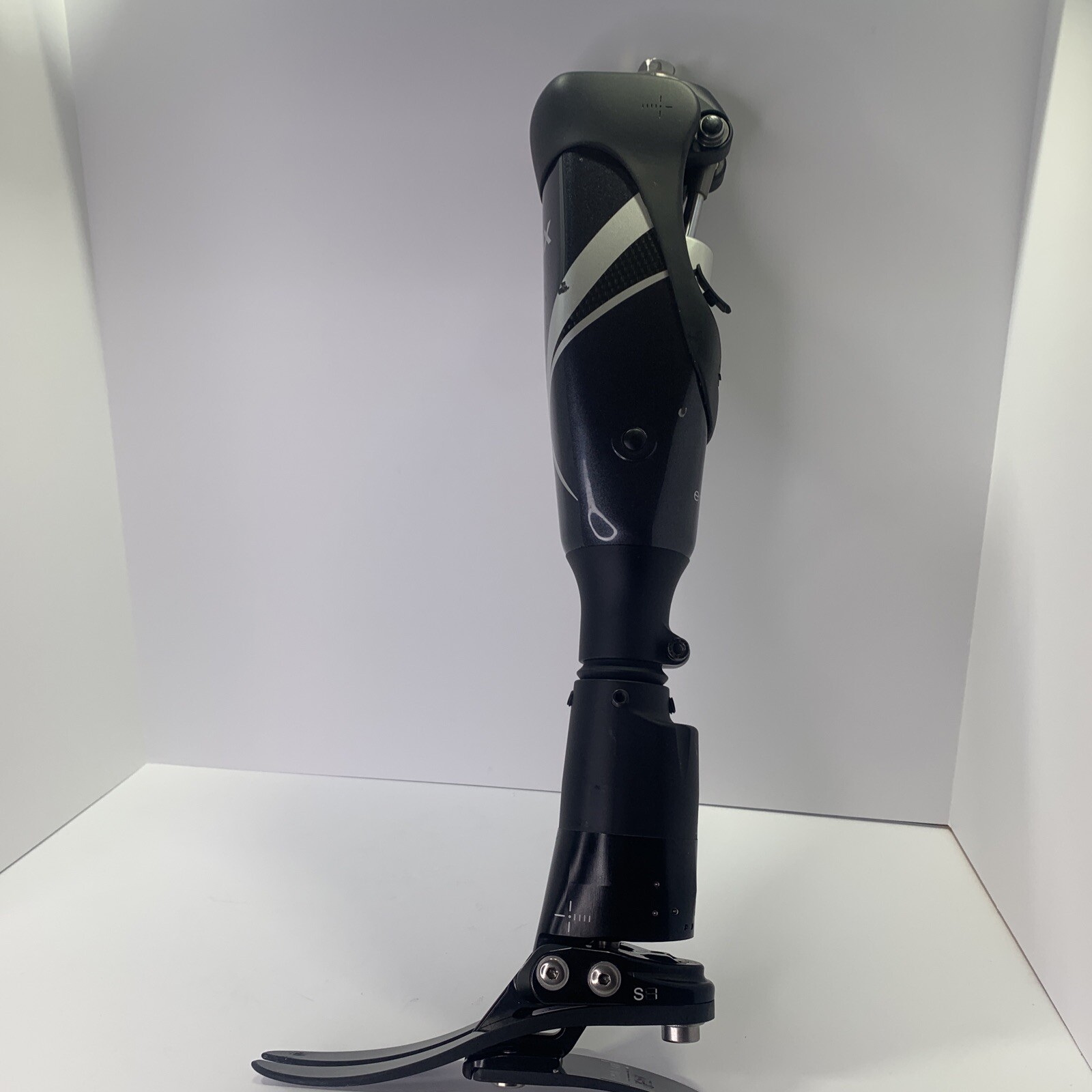 Endolite Blatchford Linx Microprocessor Prosthetic Knee & Foot. Right 22cm.