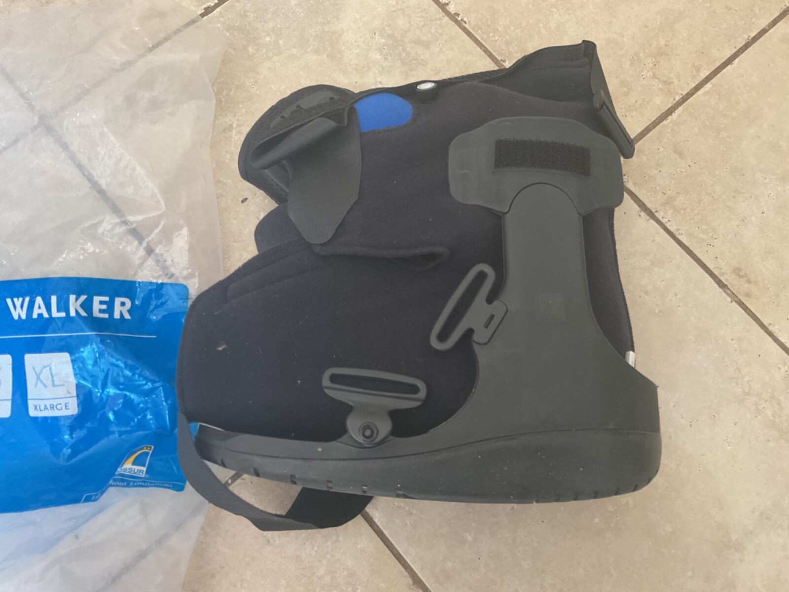 OSSUR EQUALIZER Low Top Air Walker Boot Medical Grade Size Medium Air Cast EUC