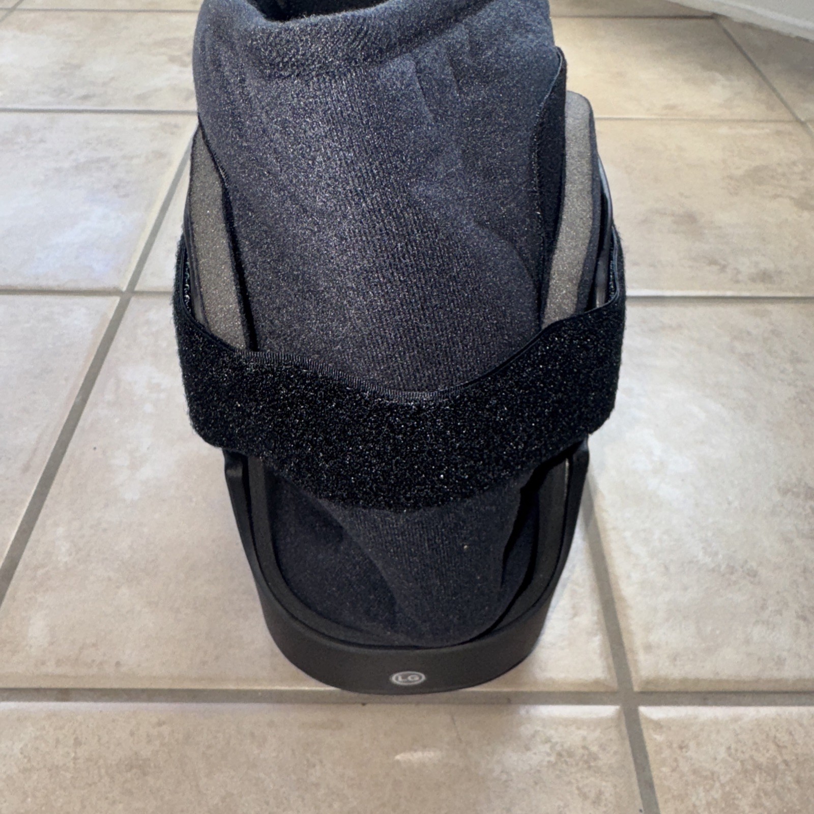 United Ortho USA14111 Short Air Cam Walker Fracture Boot, Size Large, Black