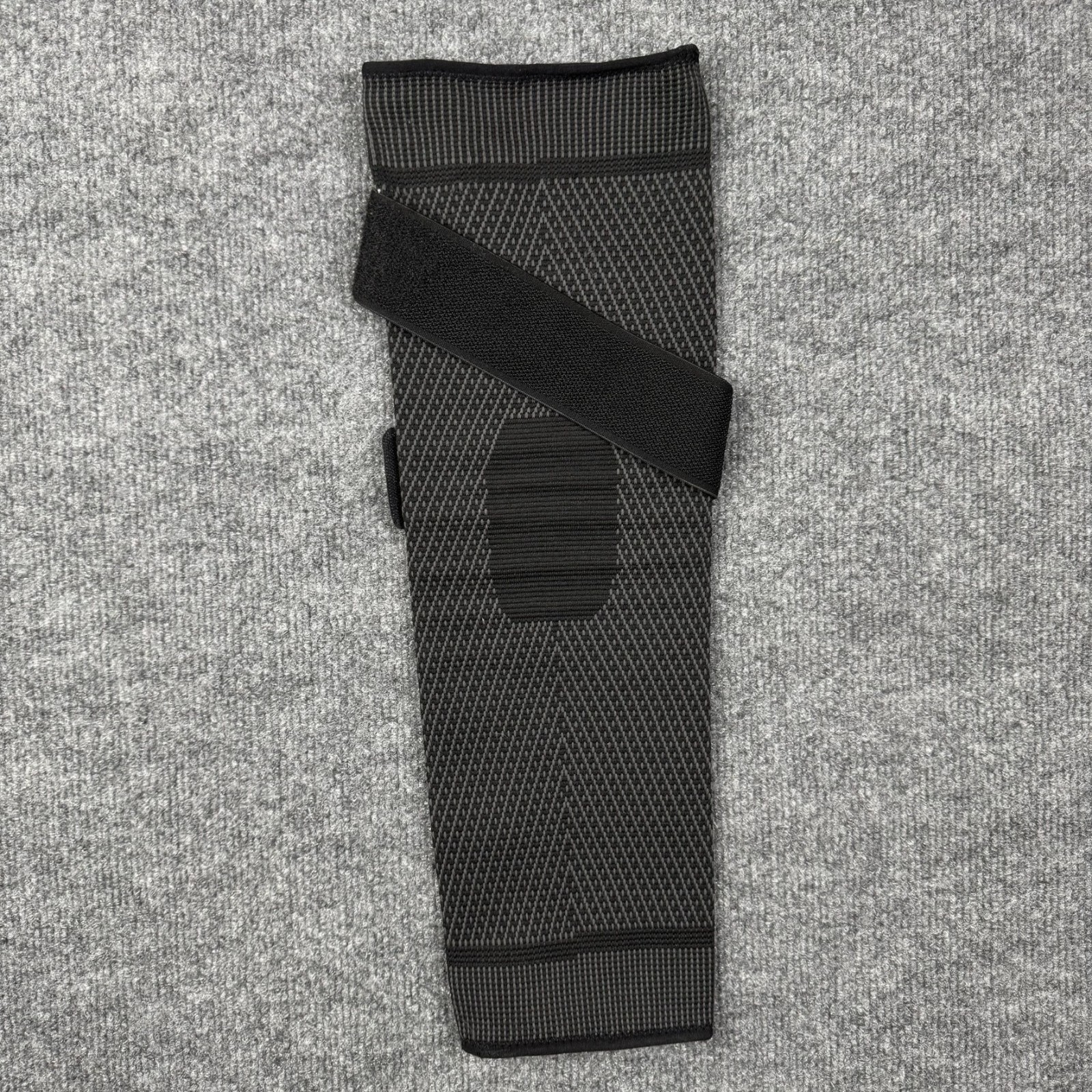 Professional Grade Compression Knee Support Sleeve with Dual Straps
