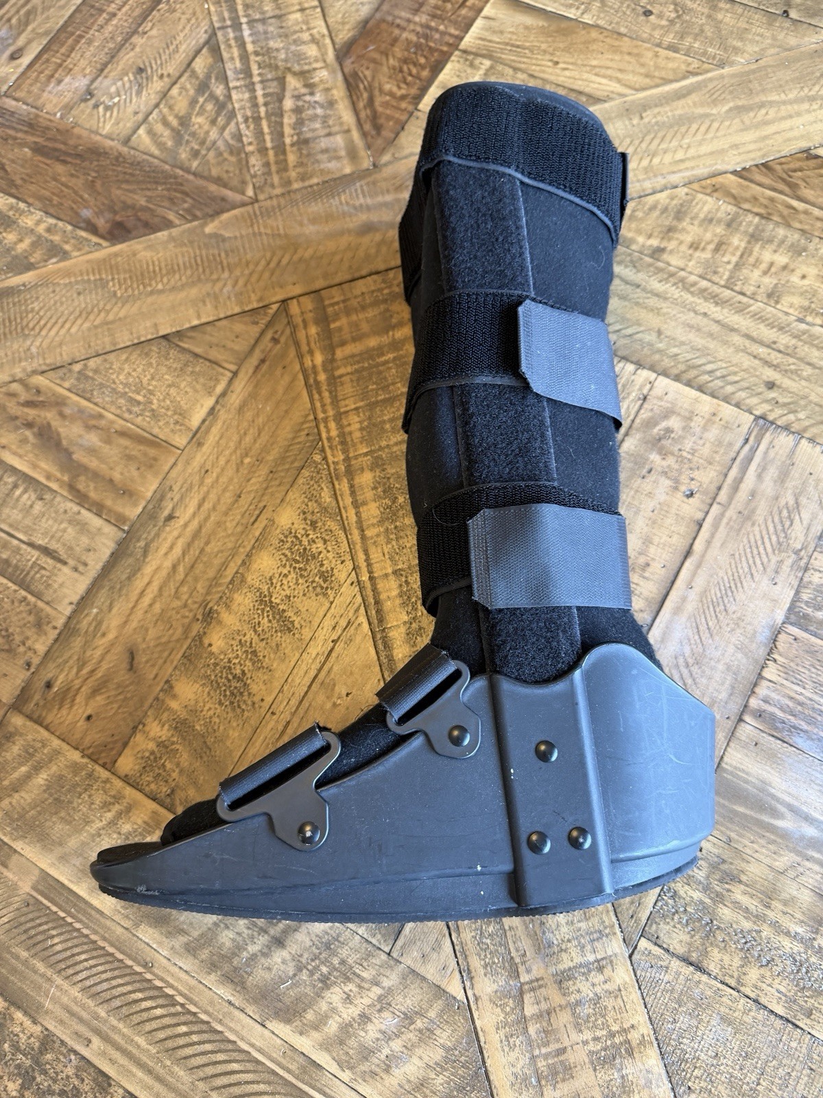 Walking Boot By Medline Full Length Size Large Side Bars Straps No Pump Comfort