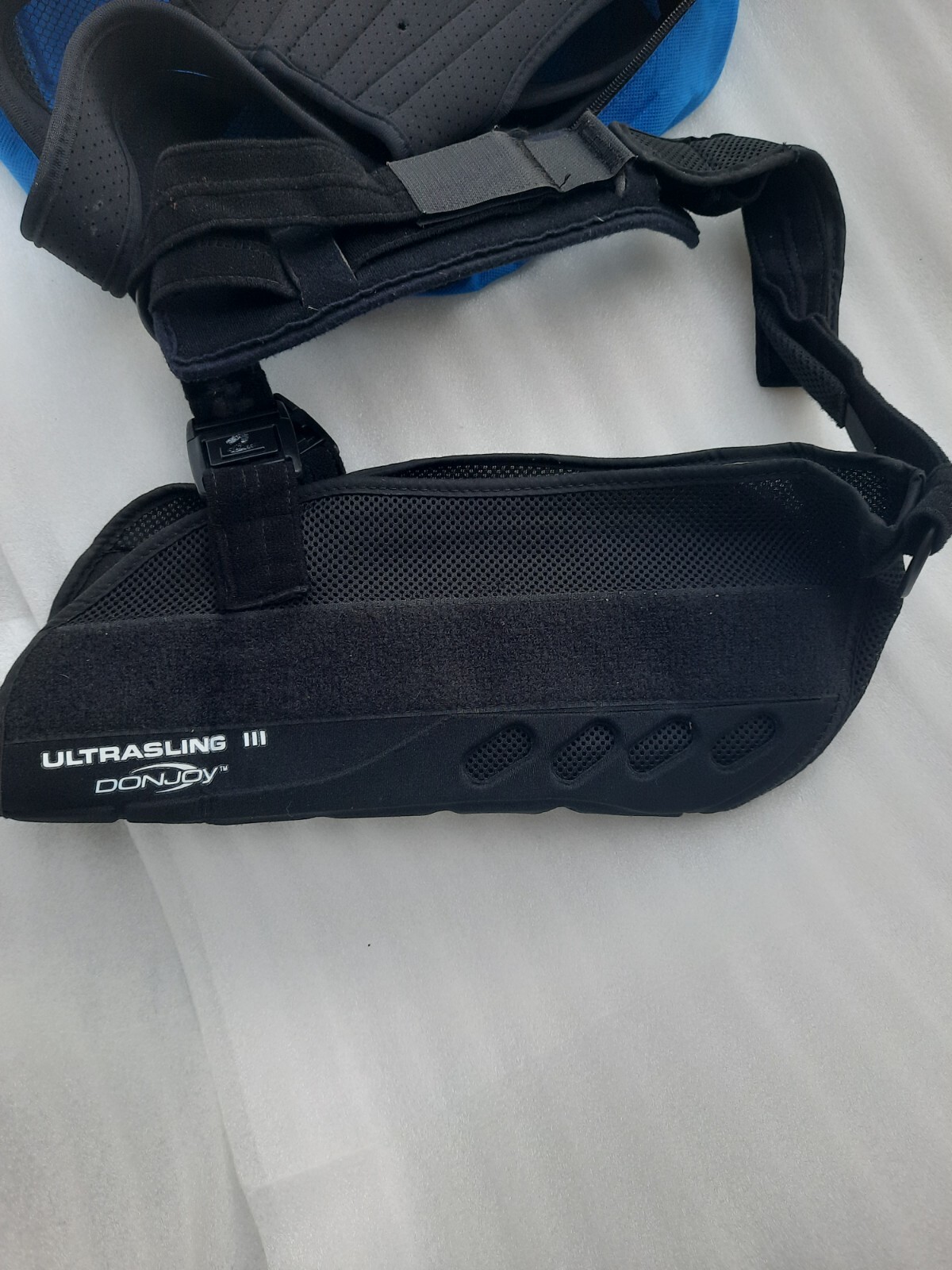 DonJoy UltraSling III Size Mediu Shoulder Arm Ultra Sling Brace 3 lll