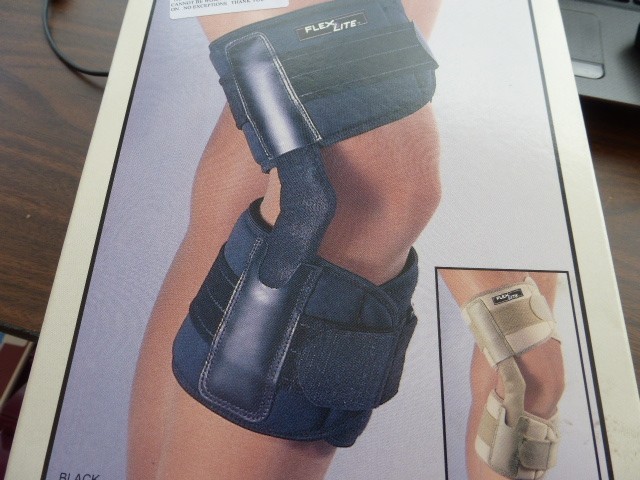 FLA #37-108 PROFESSIONAL GRADE LIGHTWEIGHT FLEX LIGHT HINGED KNEE SUPPORT