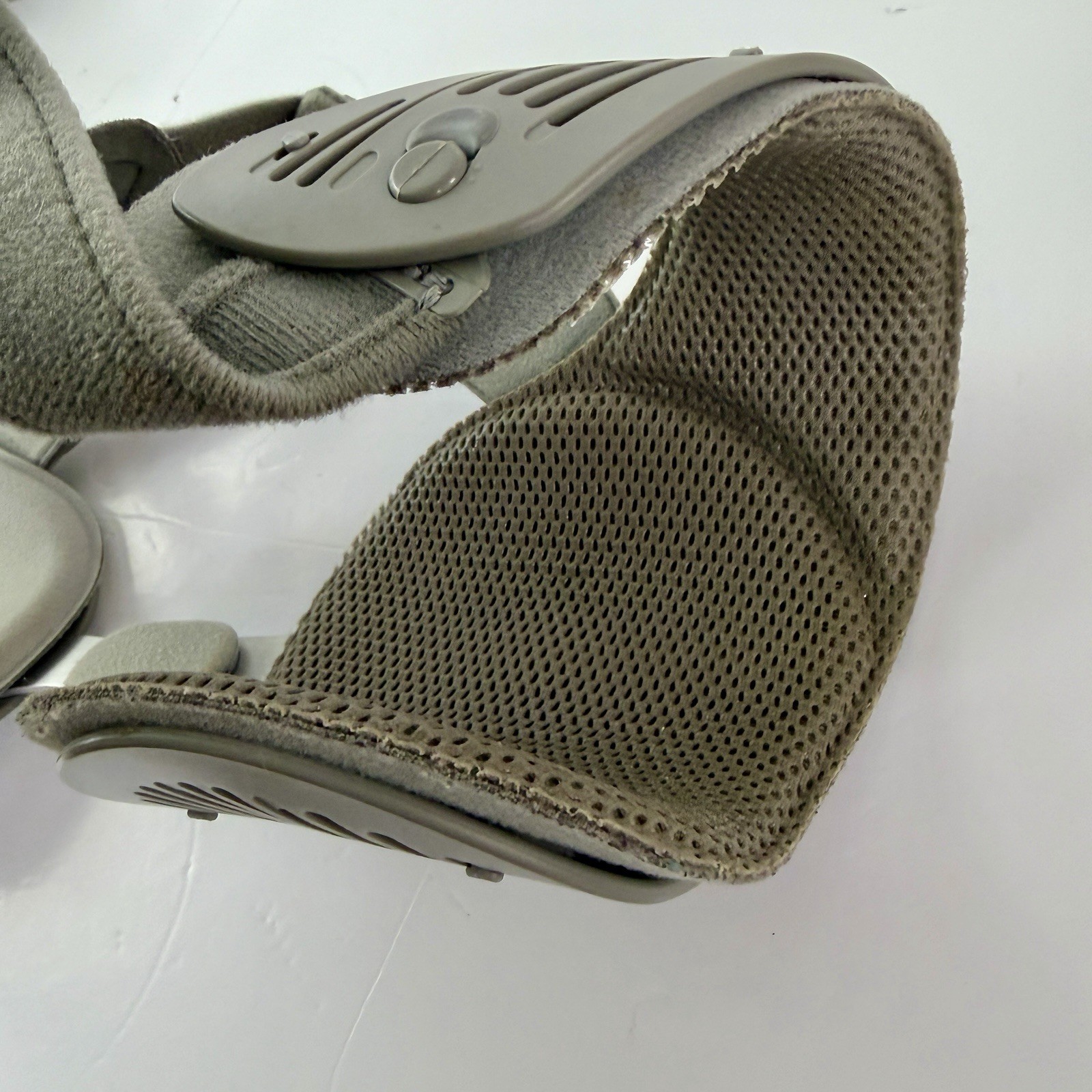Ossur Unloader One Large Right Medial / Left Lateral Grey Knee Brace