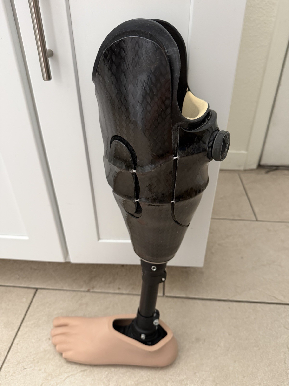 Used Prosthetic Leg Assembly Bulldog ATTA-1S P22 Carbon Fiber Socket