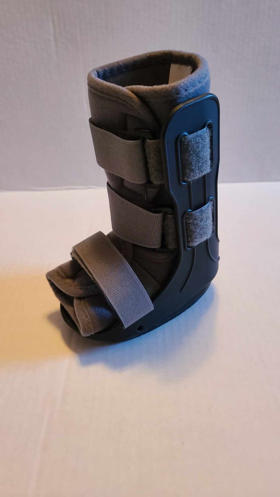 Breg Mini Walker Boot Nylon Size 5-6 Small item 77032