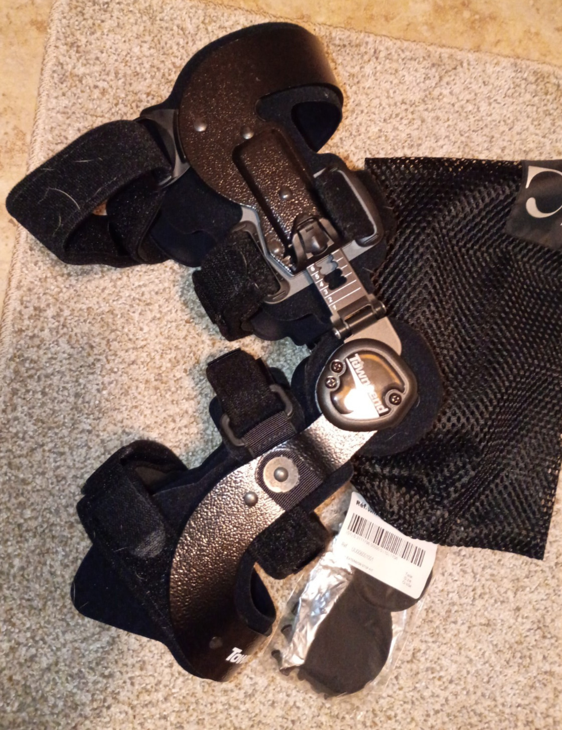 Medium Townsend Rebel Reliever Right Knee Brace OA Aluminum Frame Black