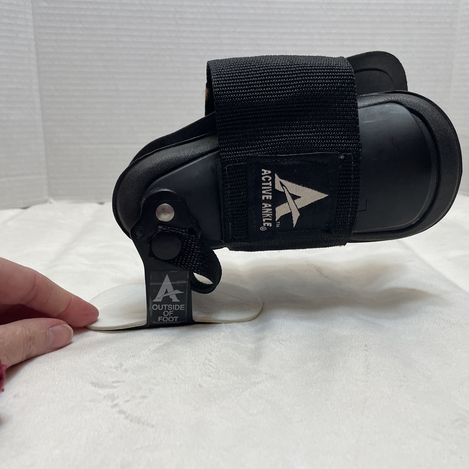 Active Ankle Support Hinged Brace Small Black Medial Lateral