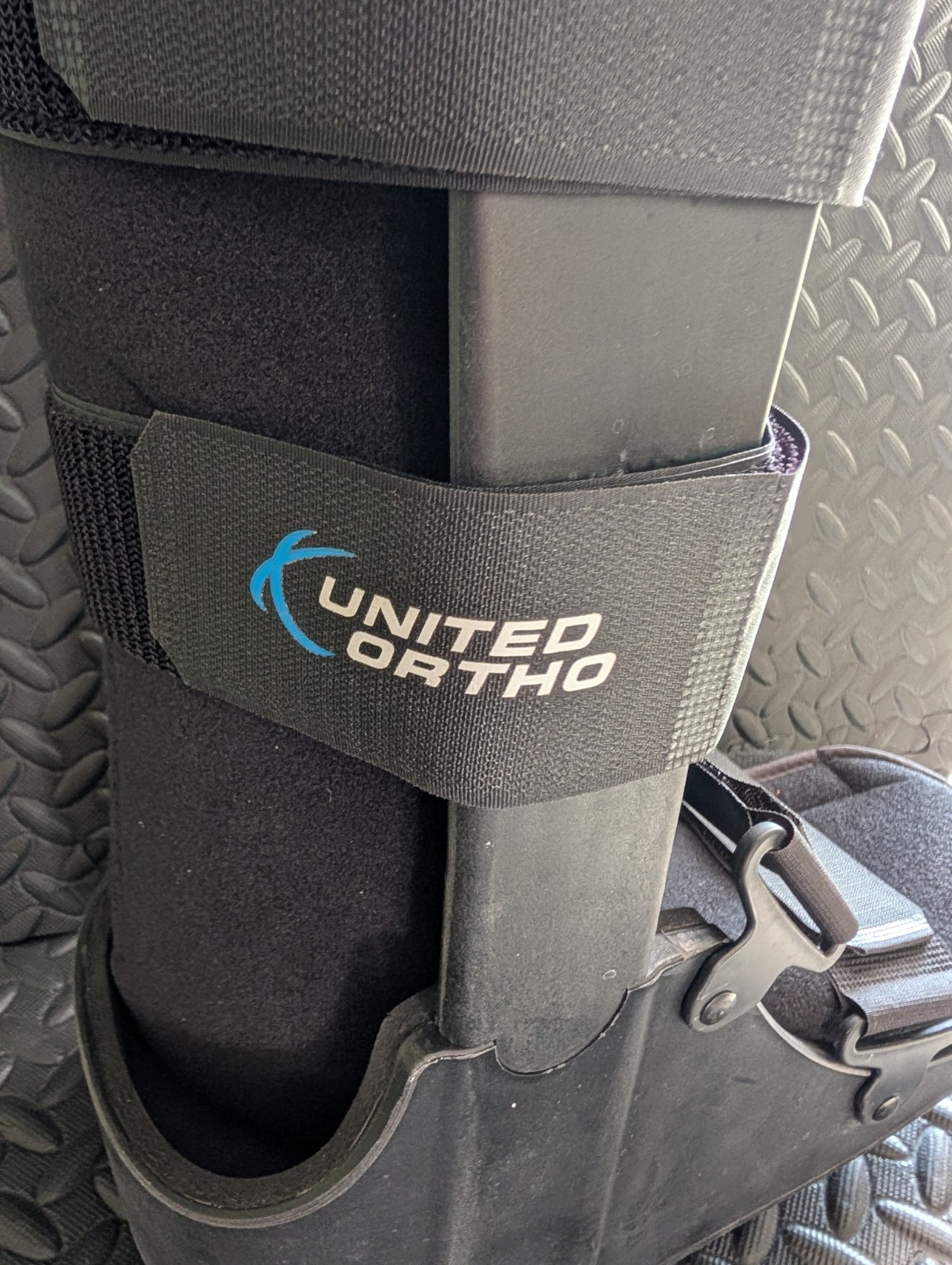 United Ortho Air Cam Walker Fracture Boot, Extra Large (XL), Black
