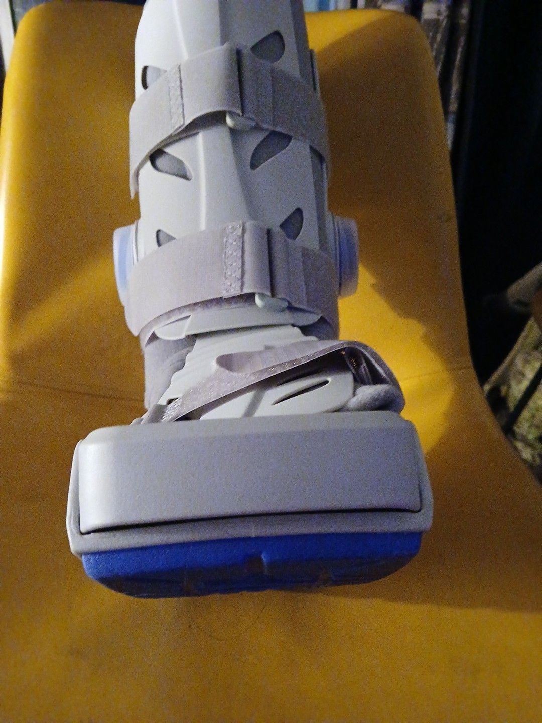 DeRoyal 1-524A-03 Full Shell Walker 2,med
