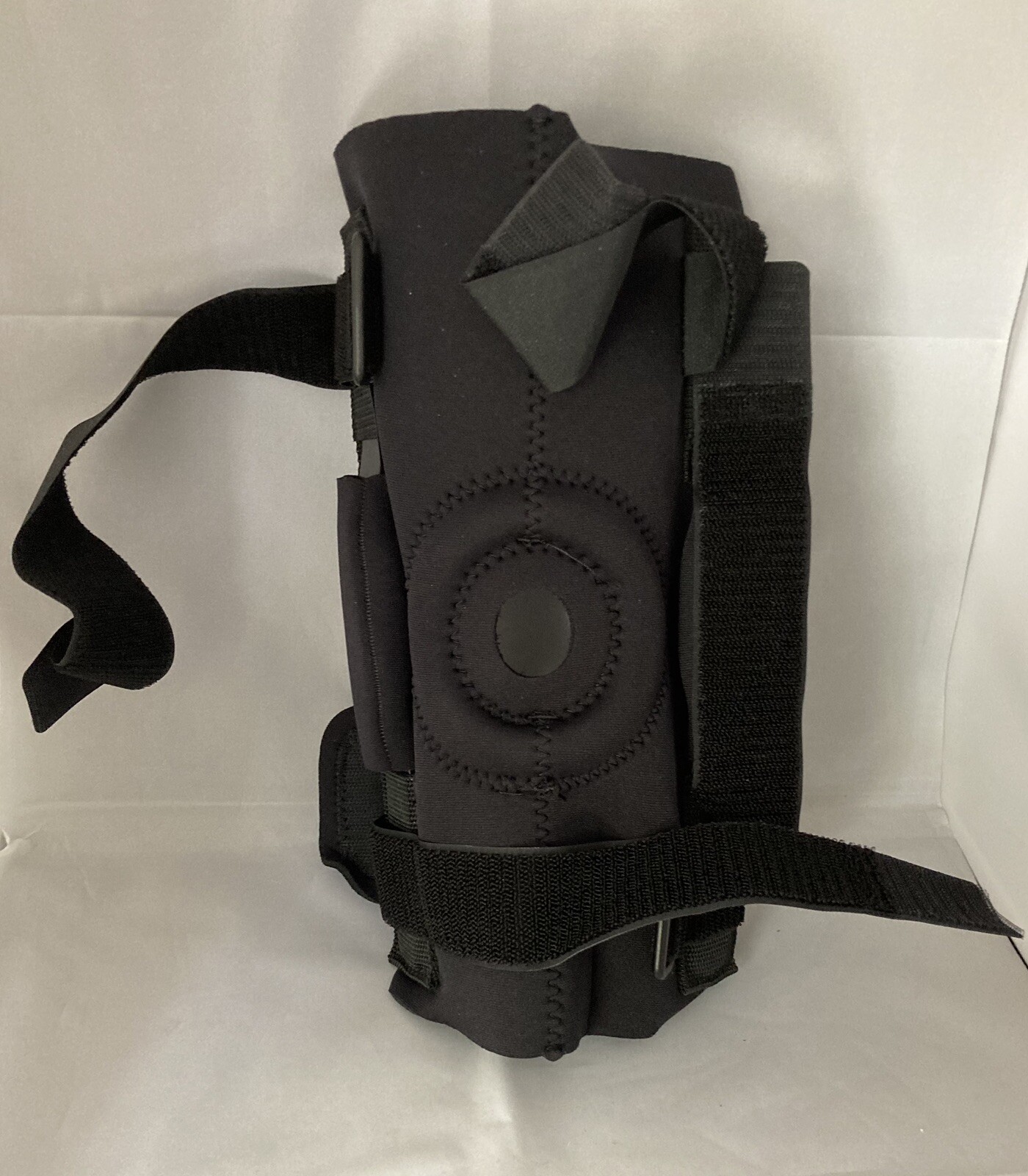 ACE Knee Hinged Brace adjustable Lateral Stabilizers provide firm support 209600