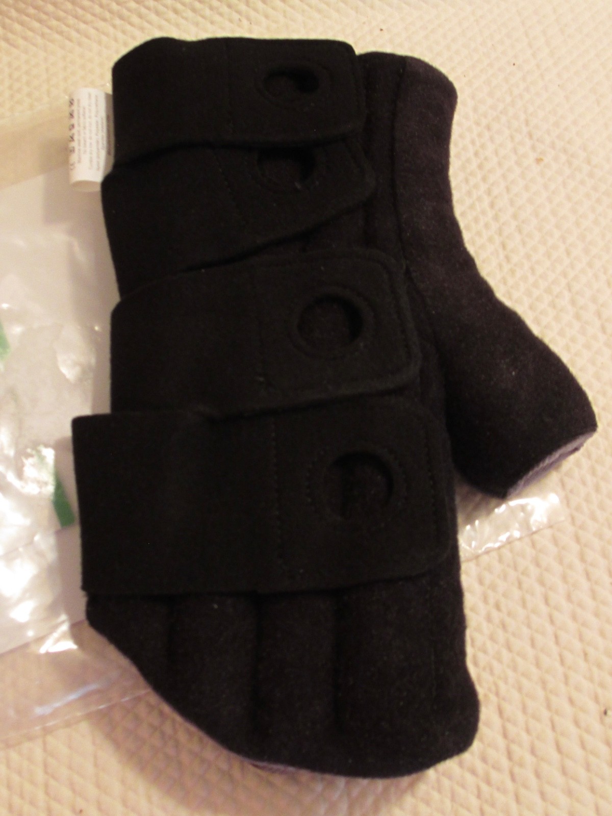 L&R Tribute Wrap Black Glove w/Liner Right Small – NEW!