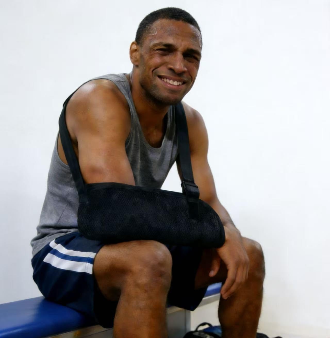 Arm-Shoulder Immobilizer Sling: Rotator Cuff Support. Medical Sling for Shoulder