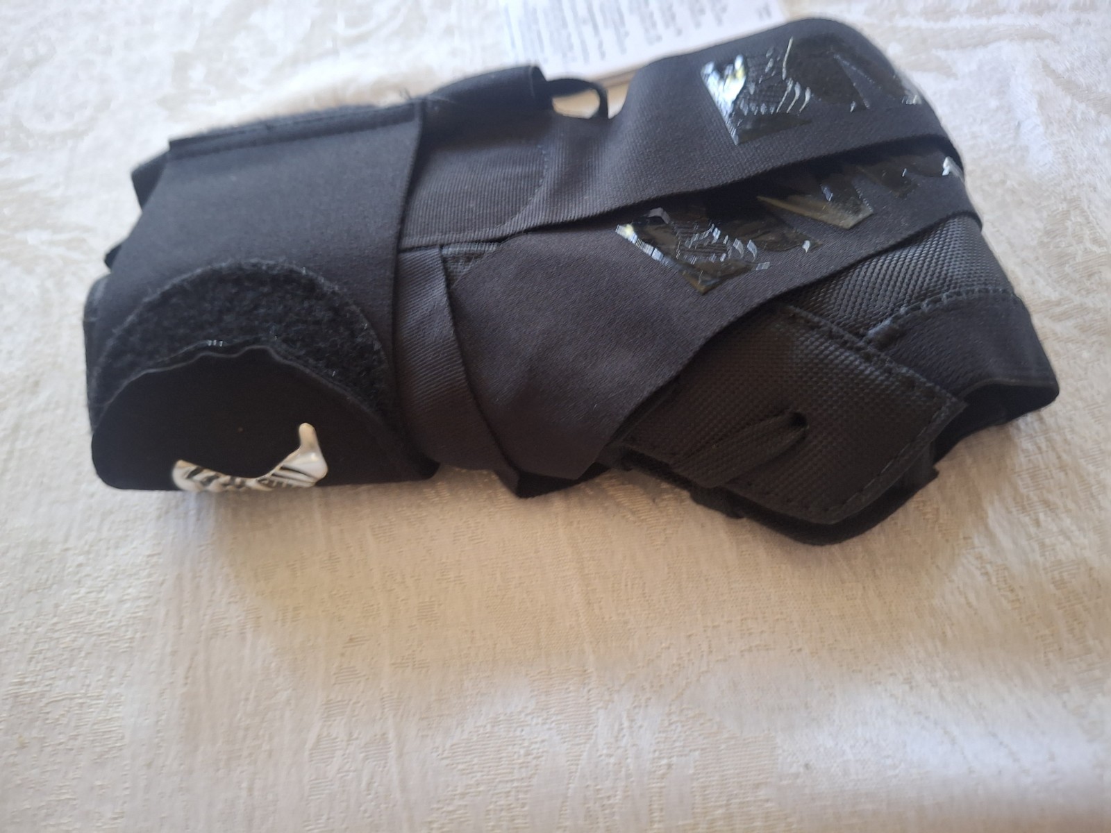 Mueller Sports Care Ankel Brace Size Small