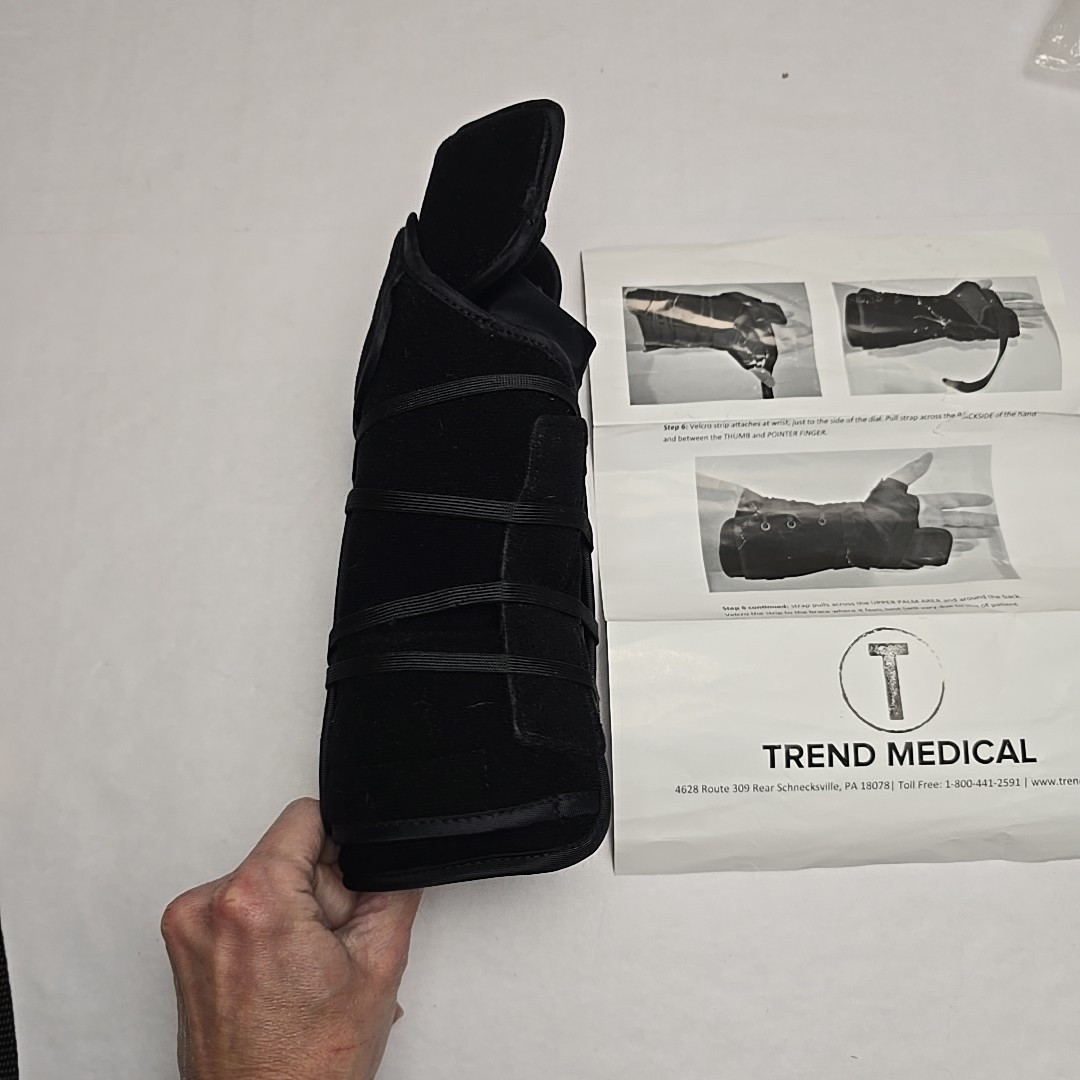 NWT Black TREND MEDICAL PRO Wrist Brace DCT-3916 Universal