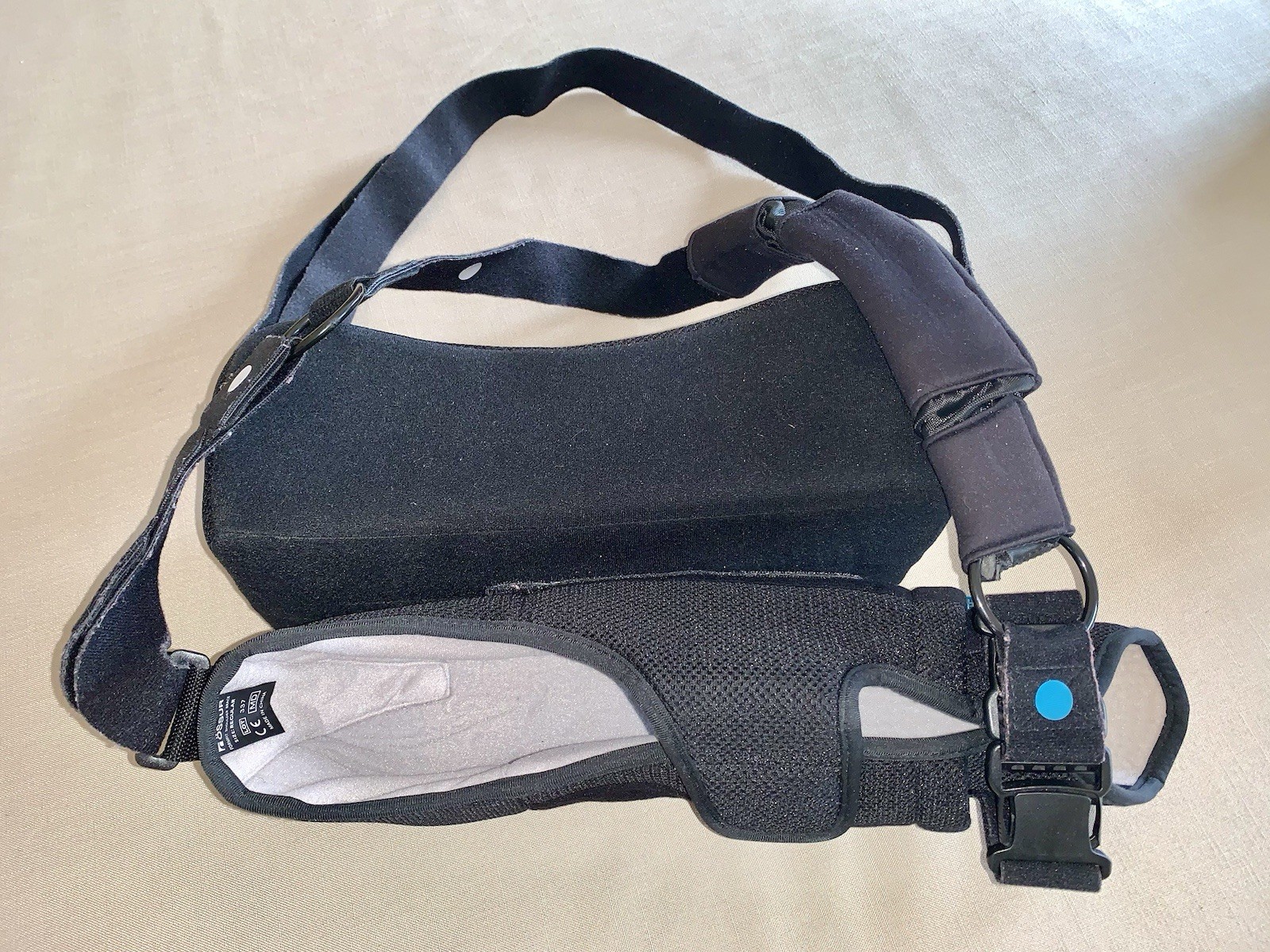 Ossur Form Fit Shoulder Brace Immobilization and Abduction Sling Size Regular