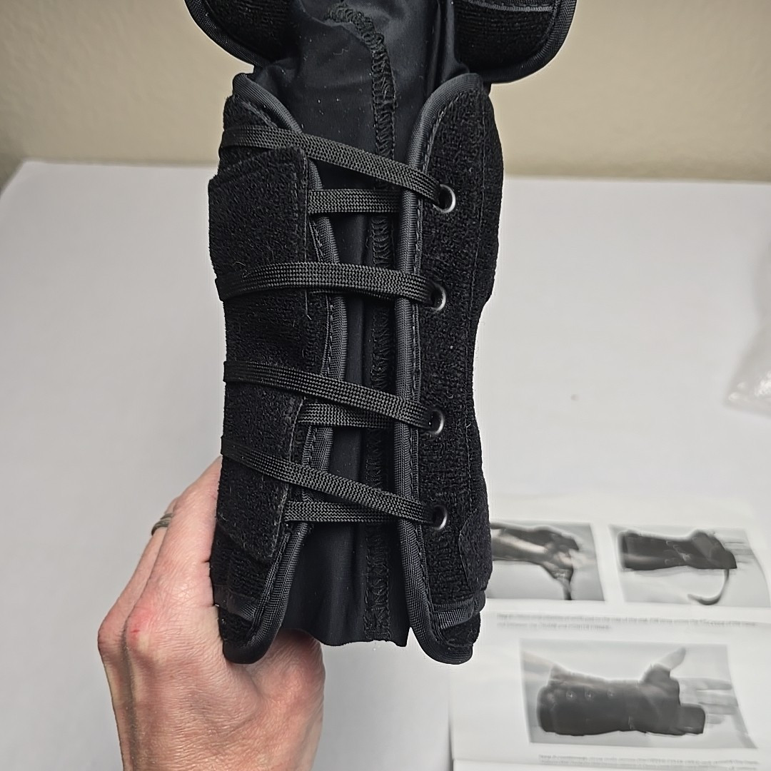 NWT Black TREND MEDICAL PRO Wrist Brace DCT-3916 Universal
