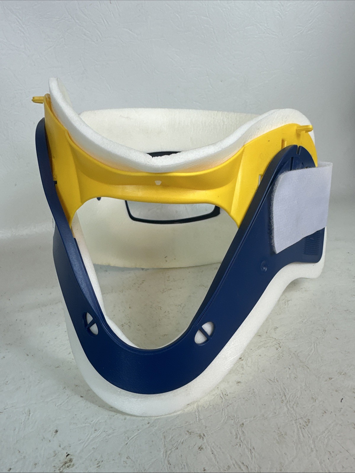 Stifneck Select Cervical Collar Adjustable Preformed Extrication Adult, Laerdal