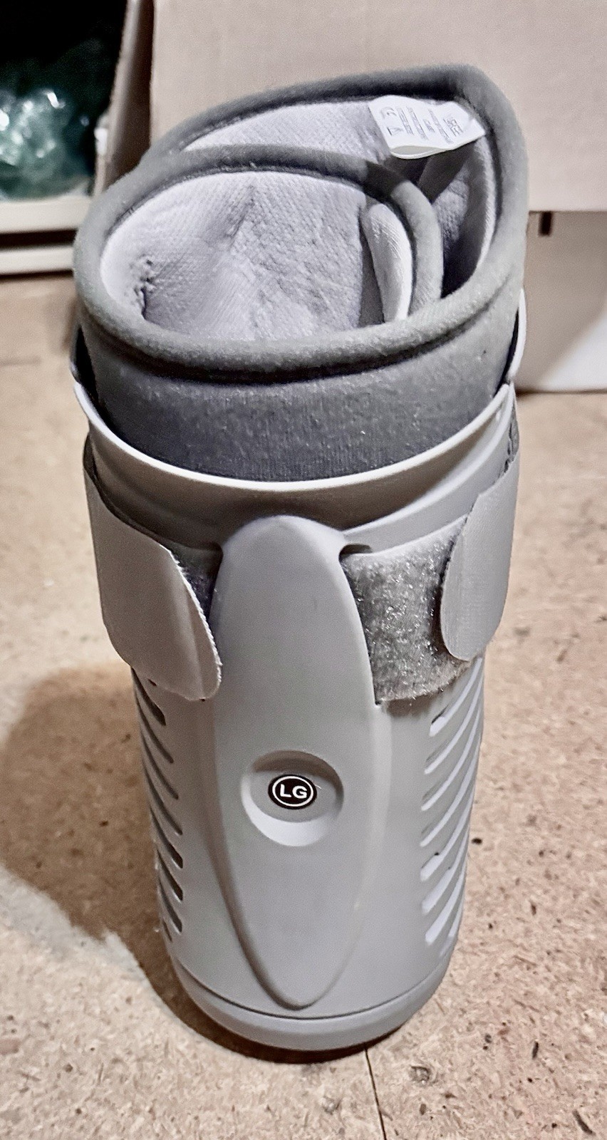 (1) United Ortho USA16117 360 Air Walker Ankle Fracture Boot, Large, Grey