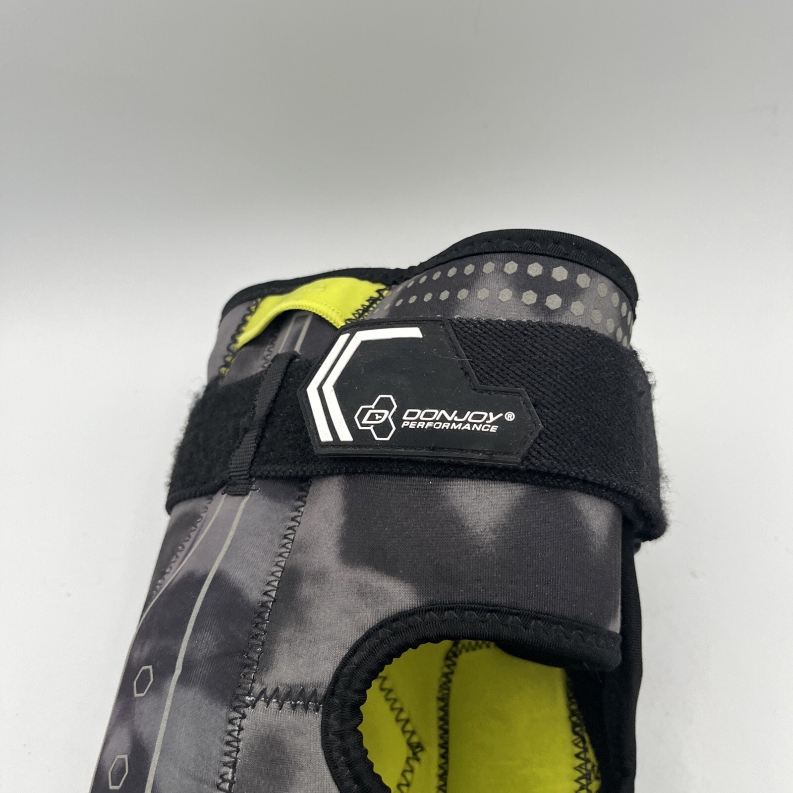 DonJoy Performance Bionic Knee Support Brace Camo Medium M Neoprene Nylon