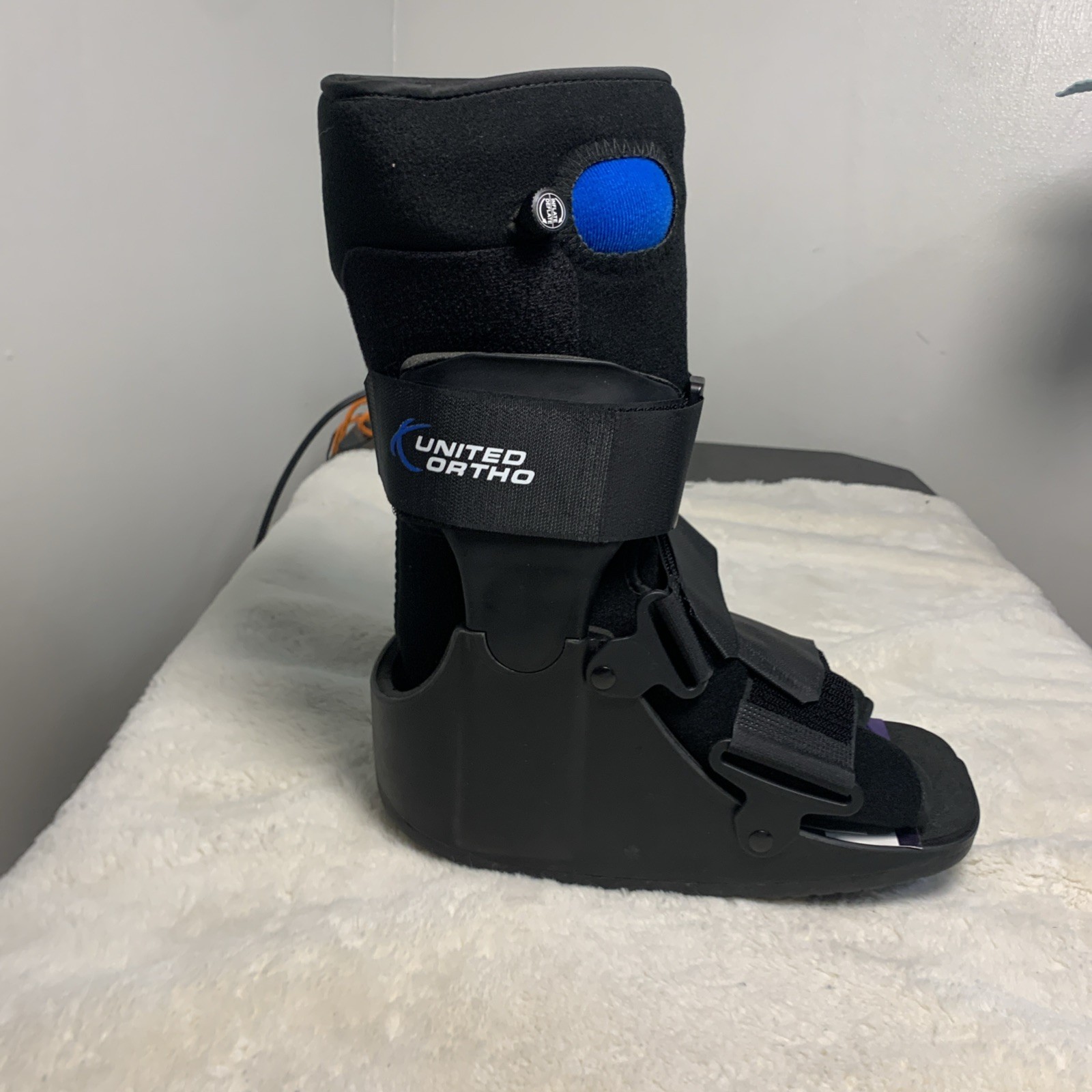 United Ortho Short Air Cam Walker Fracture Boot Small Black New