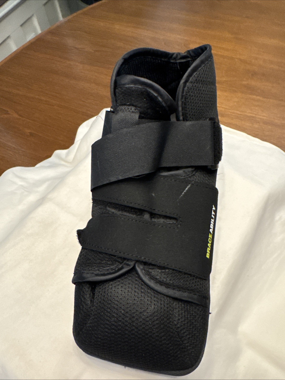 BraceAbility Closed Toe Medical Walking Shoe – Lightweight Cast Boot
