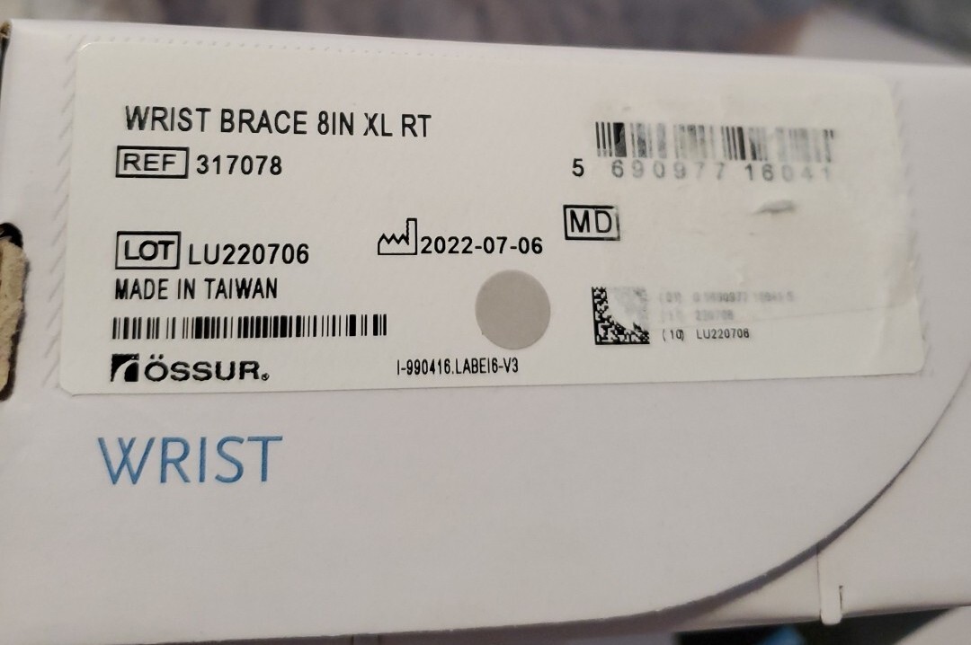 Lot of 2 – Ossur Form Fit Wrist Brace 8″ – Right Hand