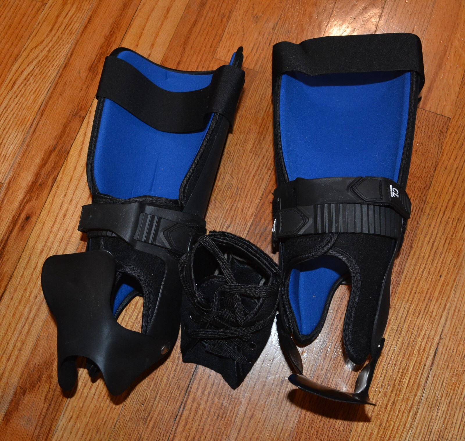 Medical CL ComfortLand Foot/Calf Brace Left & Right SMALL Heel PAD