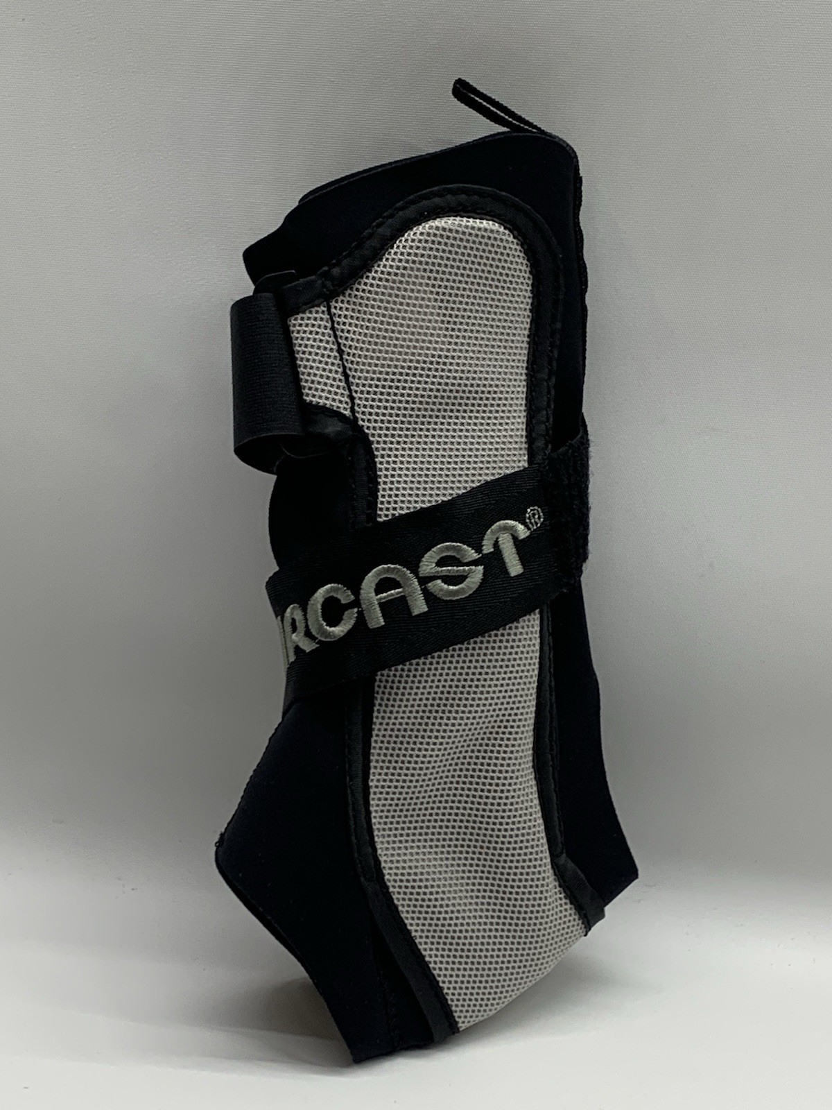 AIRCAST A60 Ankle Support for Sprained Ankles & Injury Protection Waterproof Med