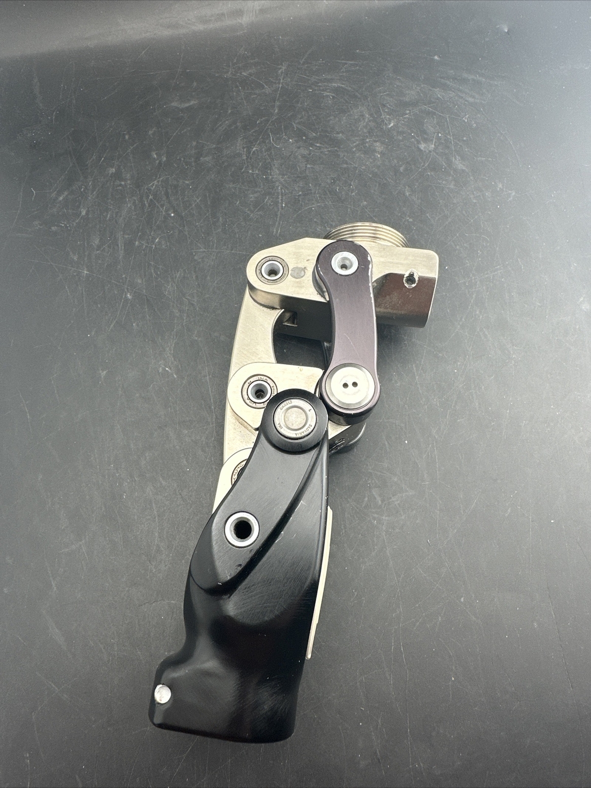 Ossur 1900 Prosthetic Knee. T O T A L knee 1900. Ossur Prosthetic Knee