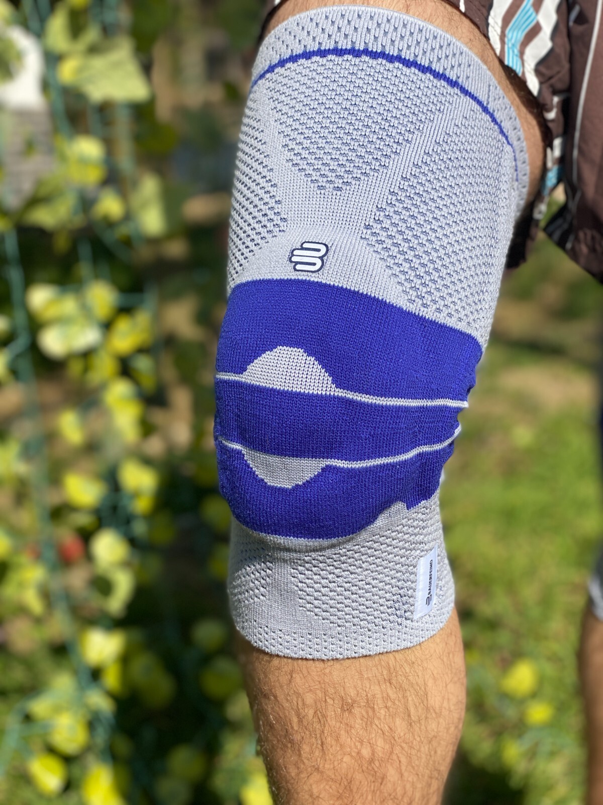 Bauerfeind GenuTrain Size 4 Knee Support Sleeve Gray Blue Compression