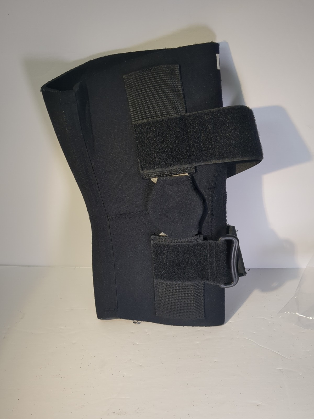 McDavid Dual Disc Hinged Knee Brace – Medium, Includes Extra Strap Cover